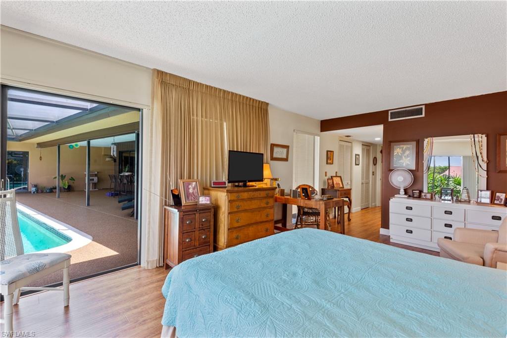 TOWN AND RIVER - Residential