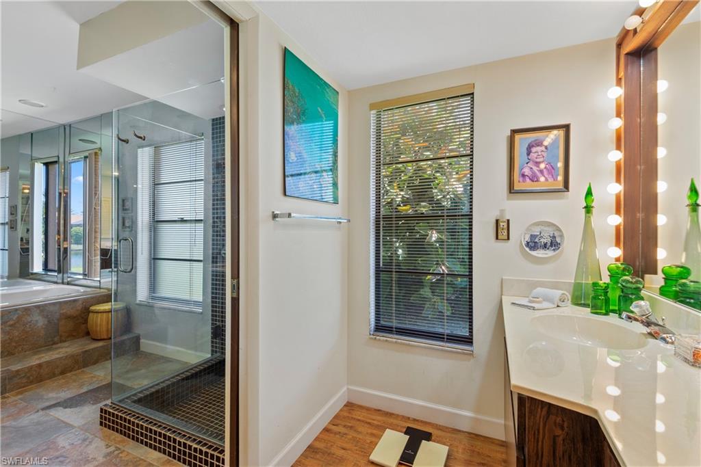 TOWN AND RIVER - Residential