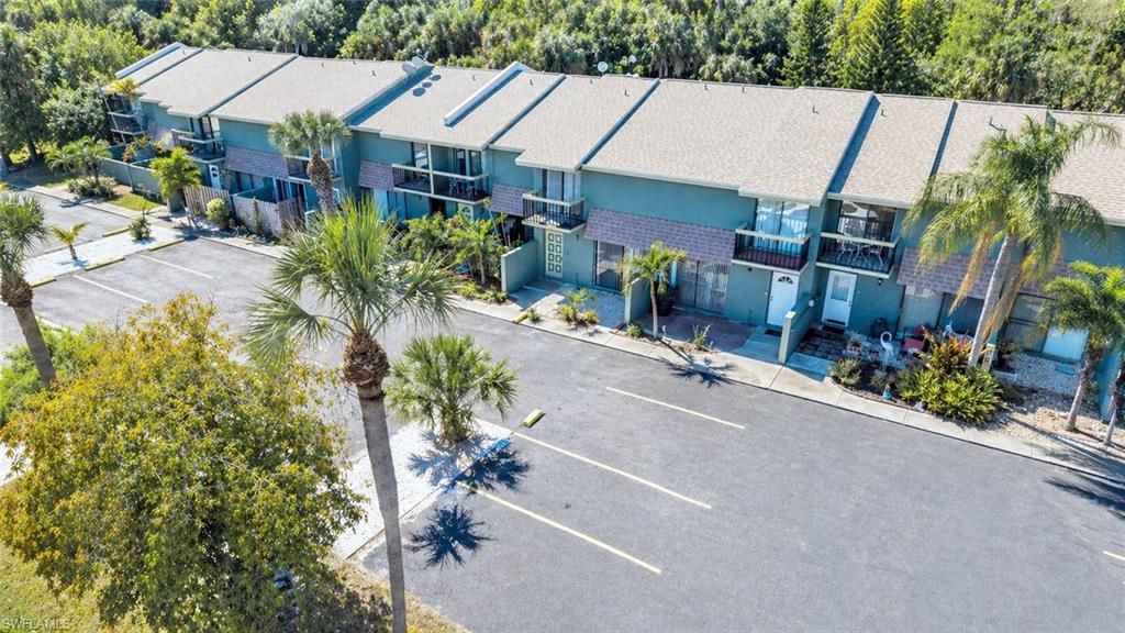 PINEWOOD VILLAS - Residential