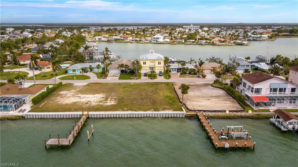 ISLES OF CAPRI - Land