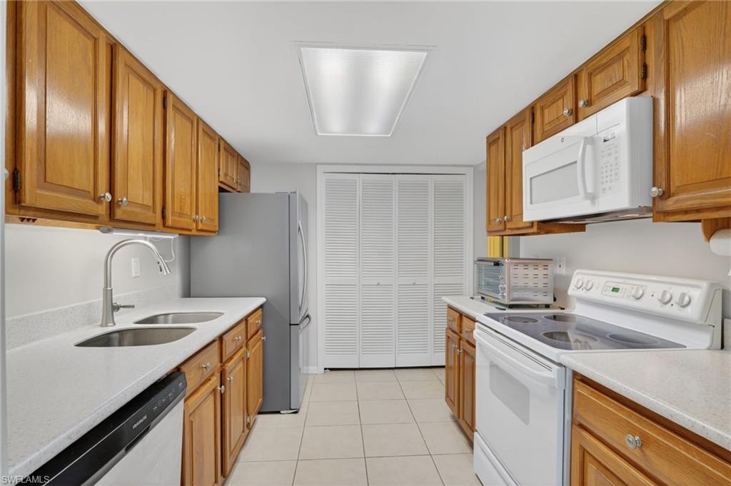 CAMELOT AT KINGS LAKE - Residential