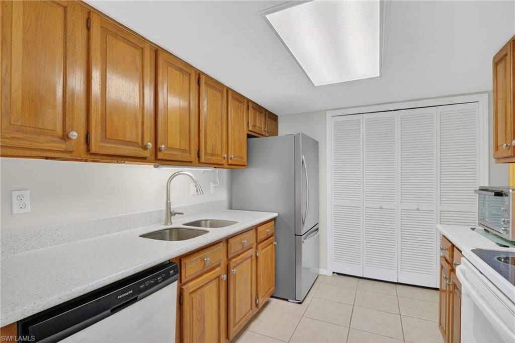 CAMELOT AT KINGS LAKE - Residential