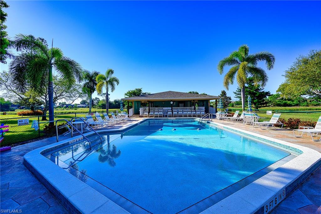 COUNTRY CLUB MANOR - Residential