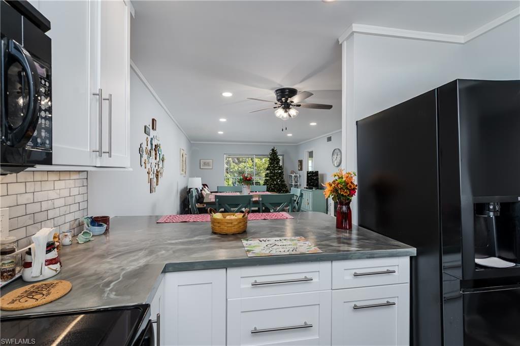 COUNTRY CLUB MANOR - Residential