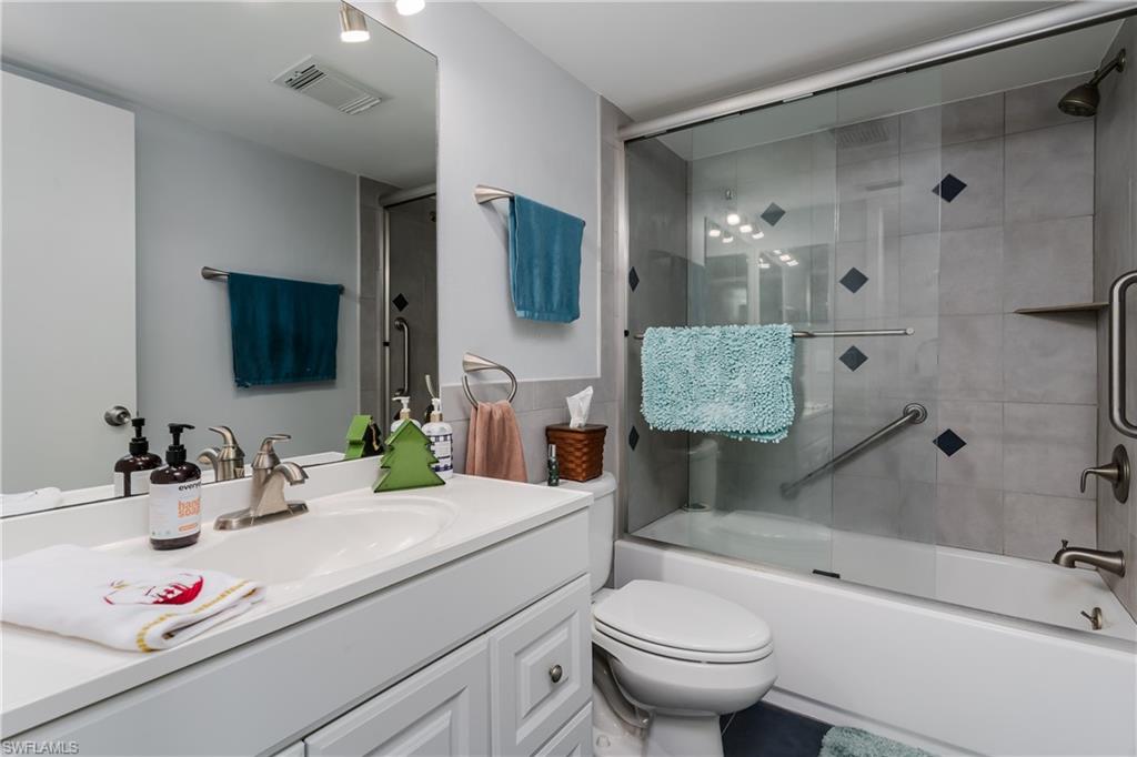 COUNTRY CLUB MANOR - Residential