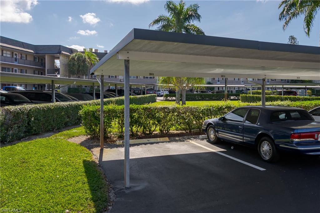 COUNTRY CLUB MANOR - Residential