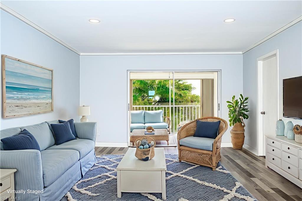 COUNTRY CLUB MANOR - Residential