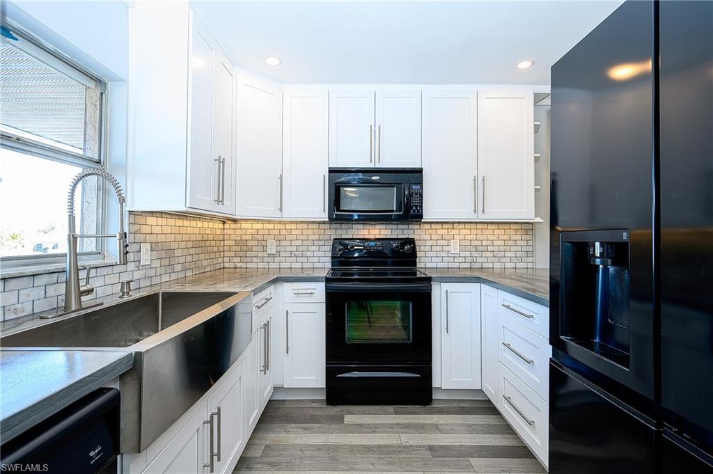 COUNTRY CLUB MANOR - Residential