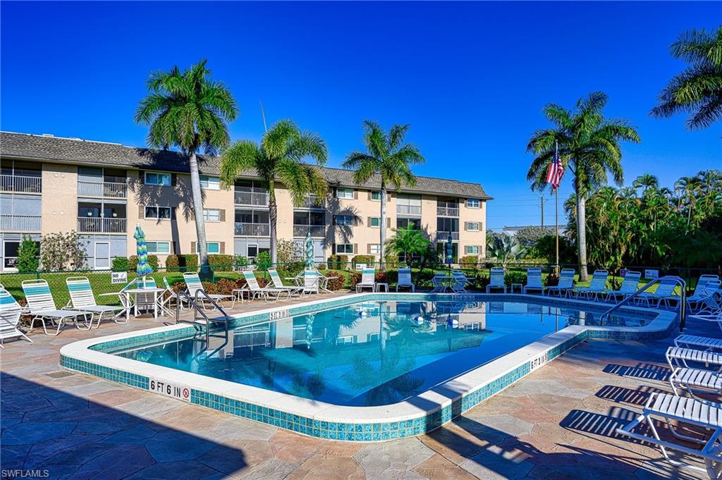 COUNTRY CLUB MANOR - Residential