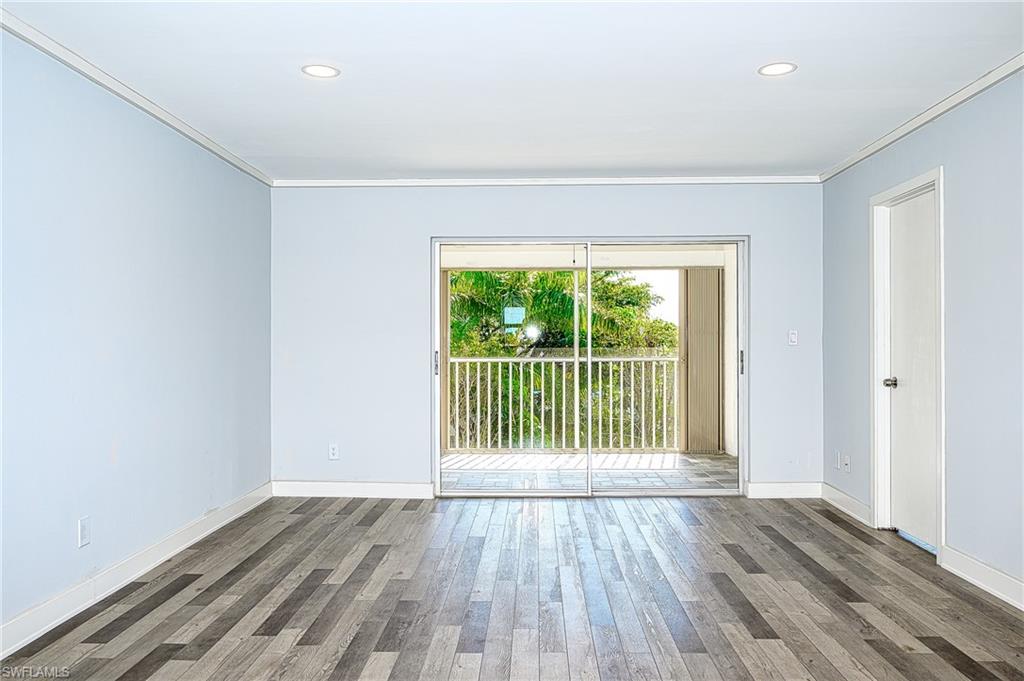 COUNTRY CLUB MANOR - Residential