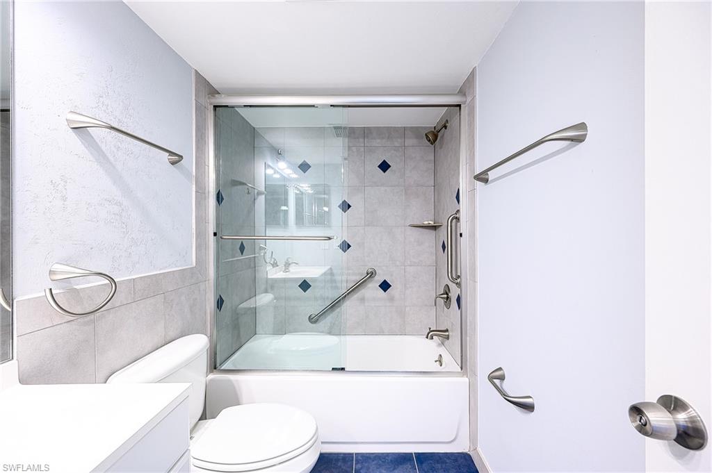 COUNTRY CLUB MANOR - Residential