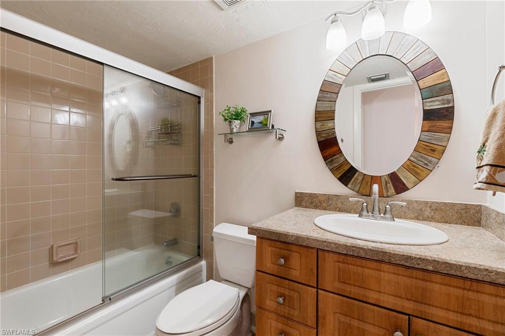 TOWN HOUSE SQUARE - Residential