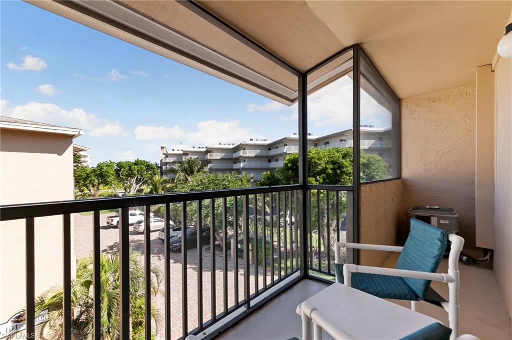 TOWN HOUSE SQUARE - Residential