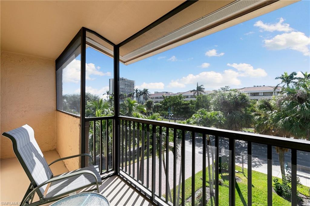 TOWN HOUSE SQUARE - Residential