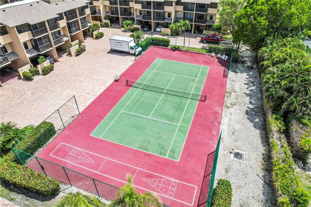 TOWN HOUSE SQUARE - Residential