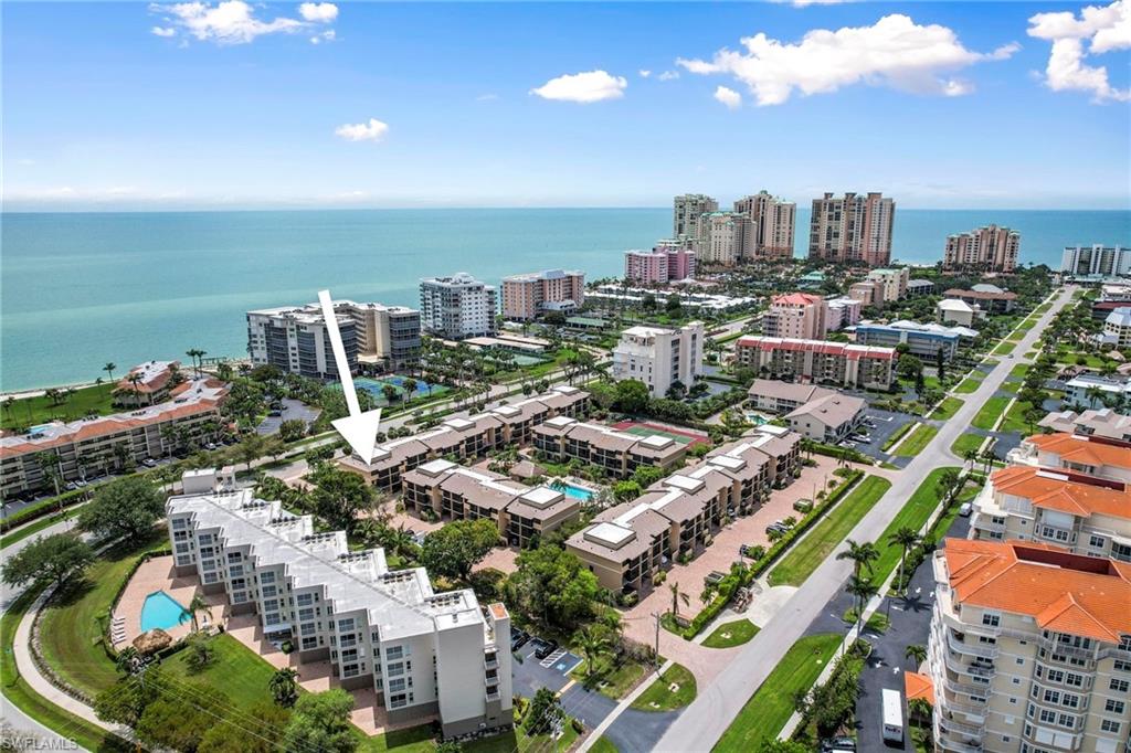 TOWN HOUSE SQUARE - Residential