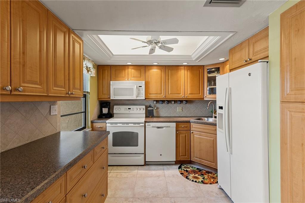 TOWN HOUSE SQUARE - Residential