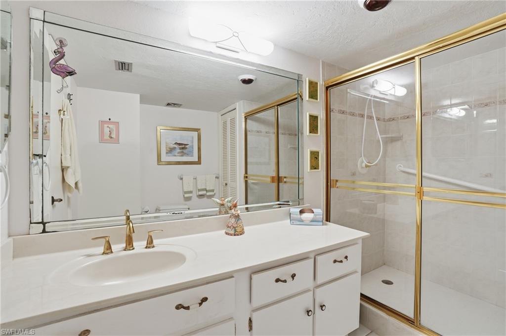 MARINA TOWERS & YACHT CLUB - Residential