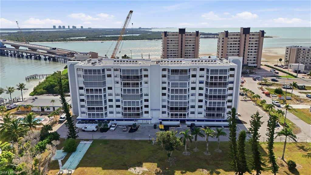 MARINA TOWERS & YACHT CLUB - Residential