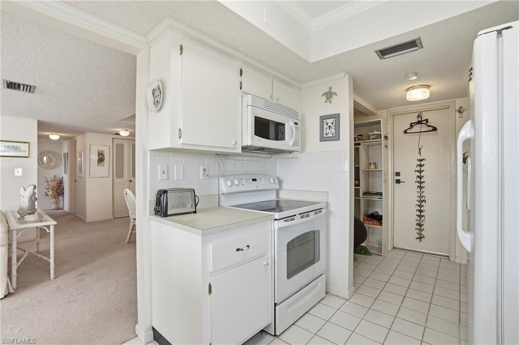 MARINA TOWERS & YACHT CLUB - Residential