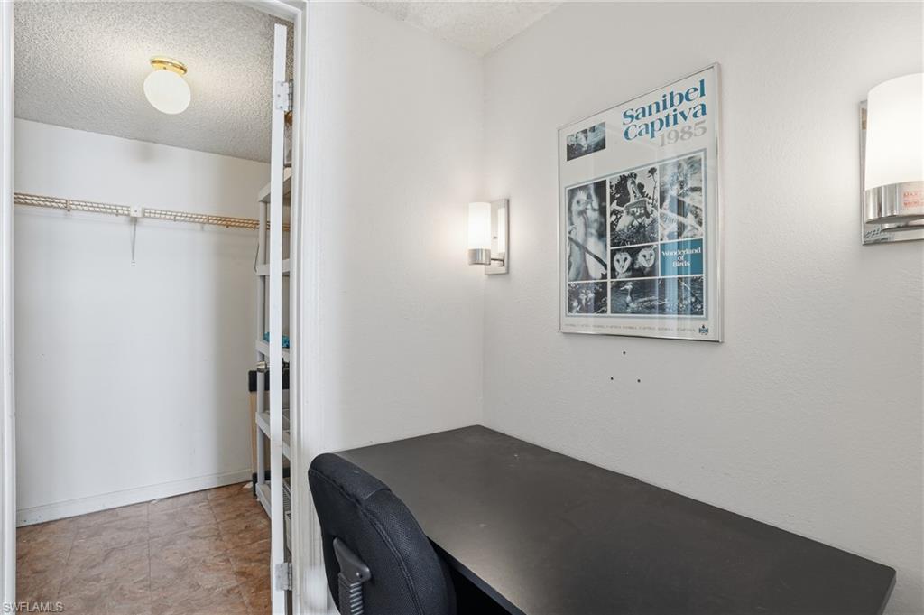 MARINA TOWERS & YACHT CLUB - Residential