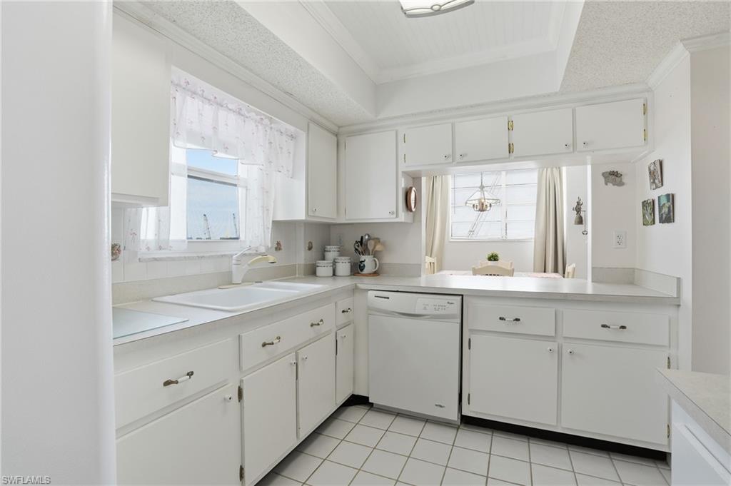 MARINA TOWERS & YACHT CLUB - Residential