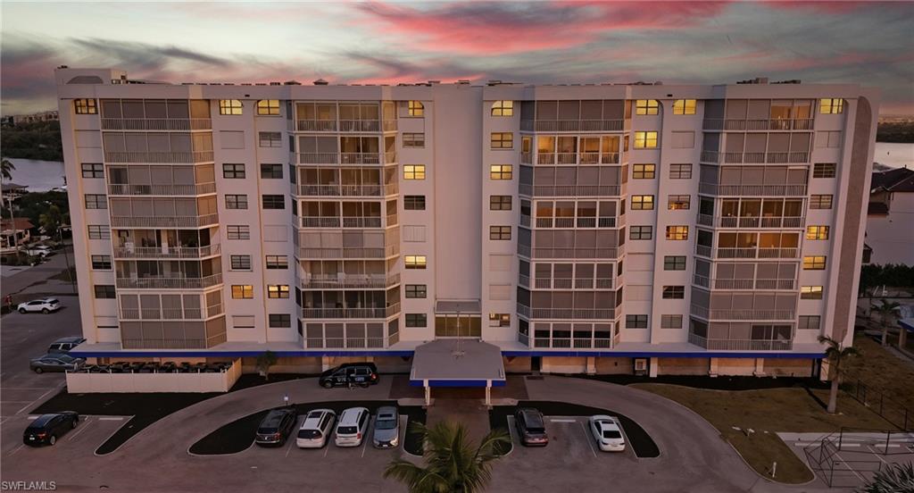 MARINA TOWERS & YACHT CLUB - Residential