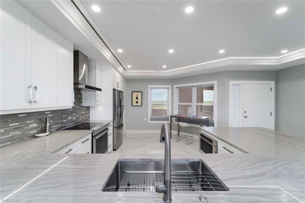 BAREFOOT BEACH CLUB - Residential