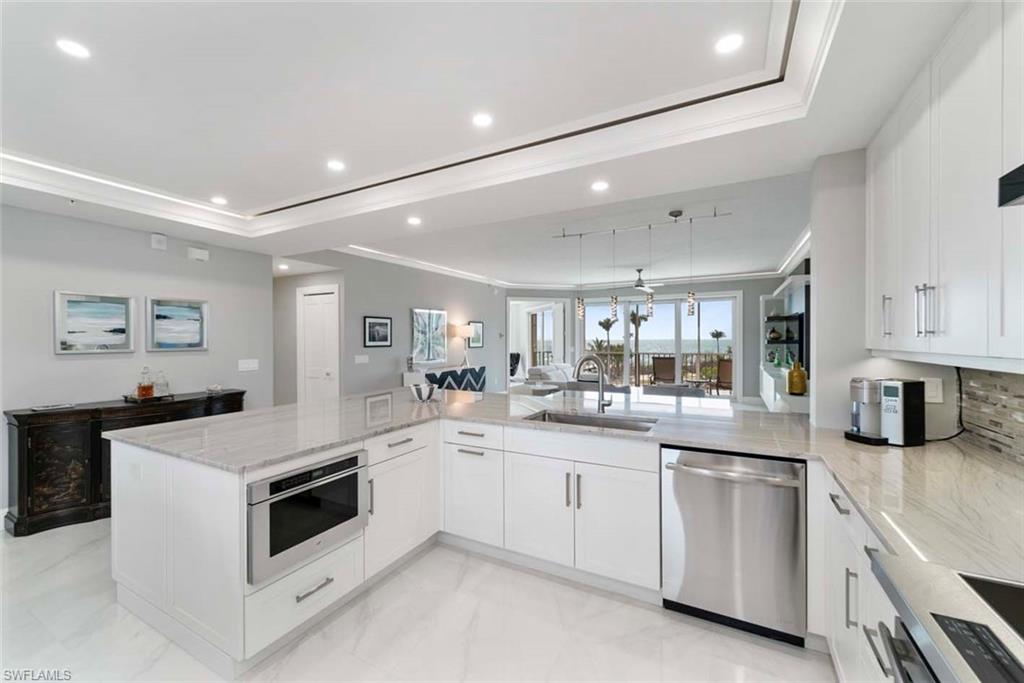 BAREFOOT BEACH CLUB - Residential