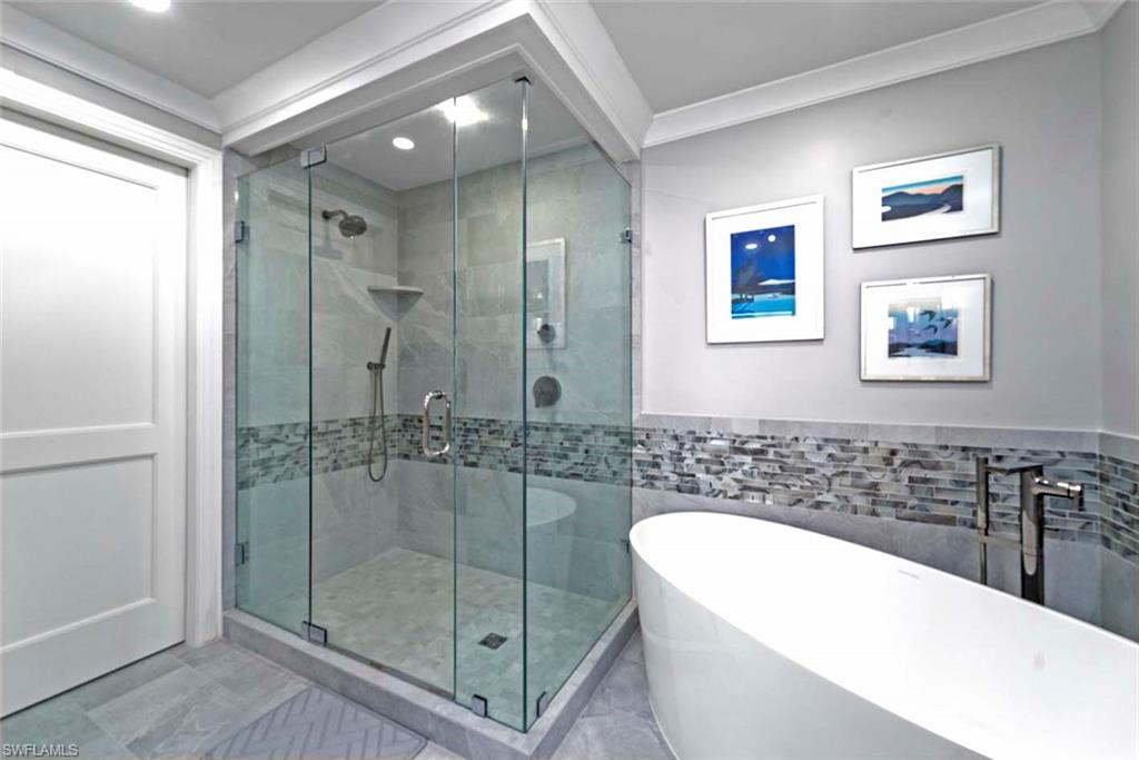 BAREFOOT BEACH CLUB - Residential