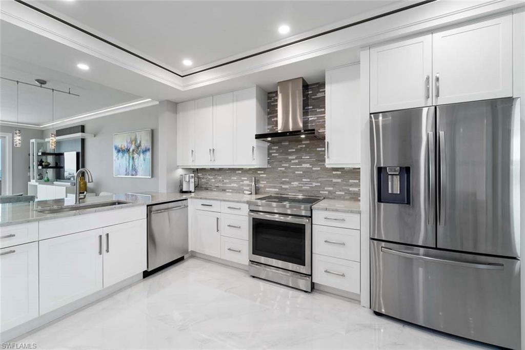 BAREFOOT BEACH CLUB - Residential