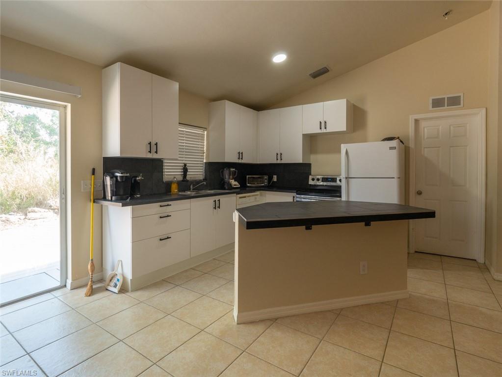 SAN CARLOS PARK - Residential