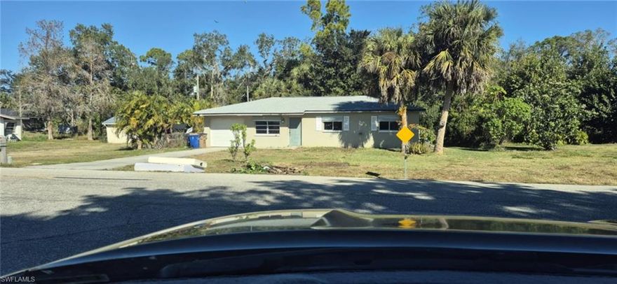 Opportunity knocks for this fixer upper in ft myers shores!!!!