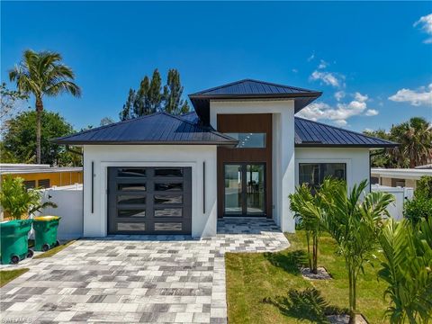 857 95th AVE N NAPLES FL 34108