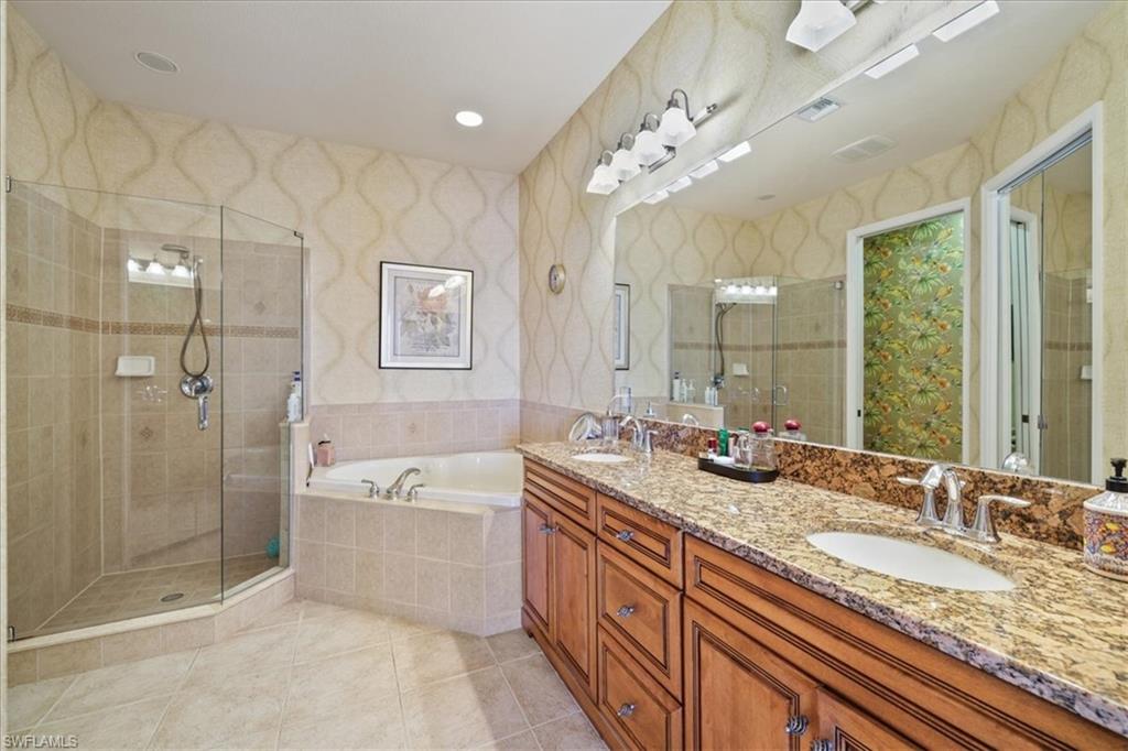 PARADISE POINT - Residential