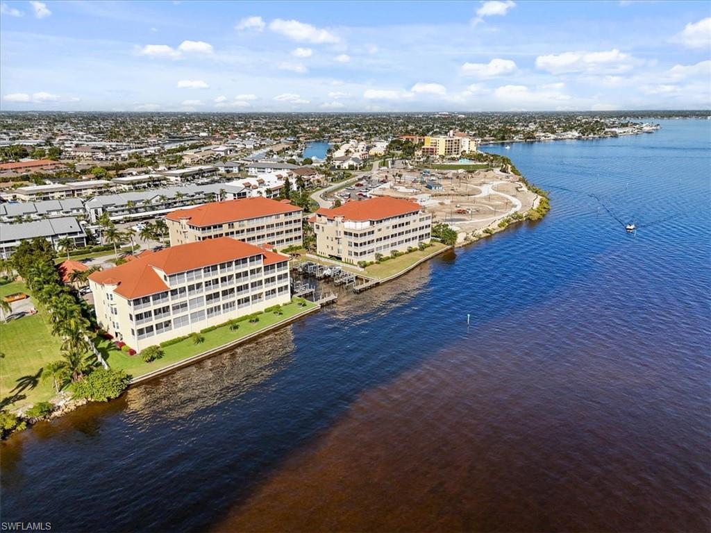 PARADISE POINT - Residential