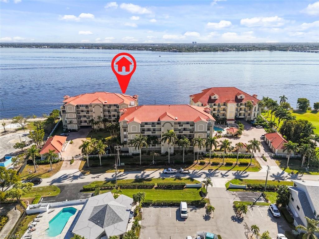 PARADISE POINT - Residential