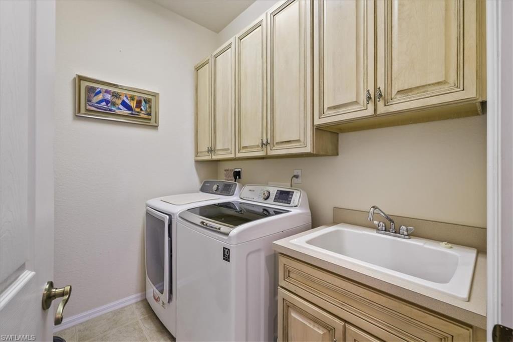 PARADISE POINT - Residential