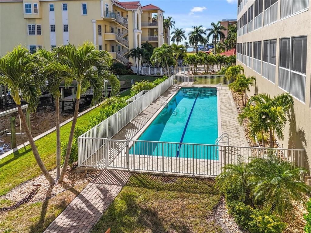 PARADISE POINT - Residential