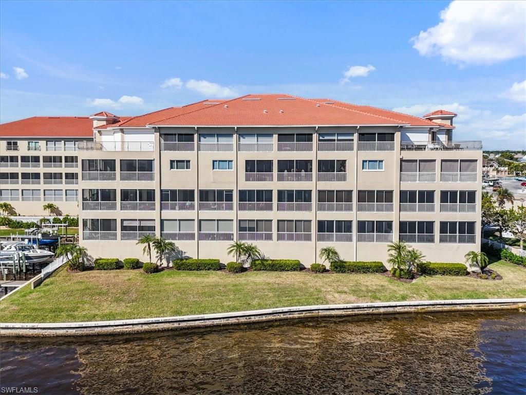 PARADISE POINT - Residential