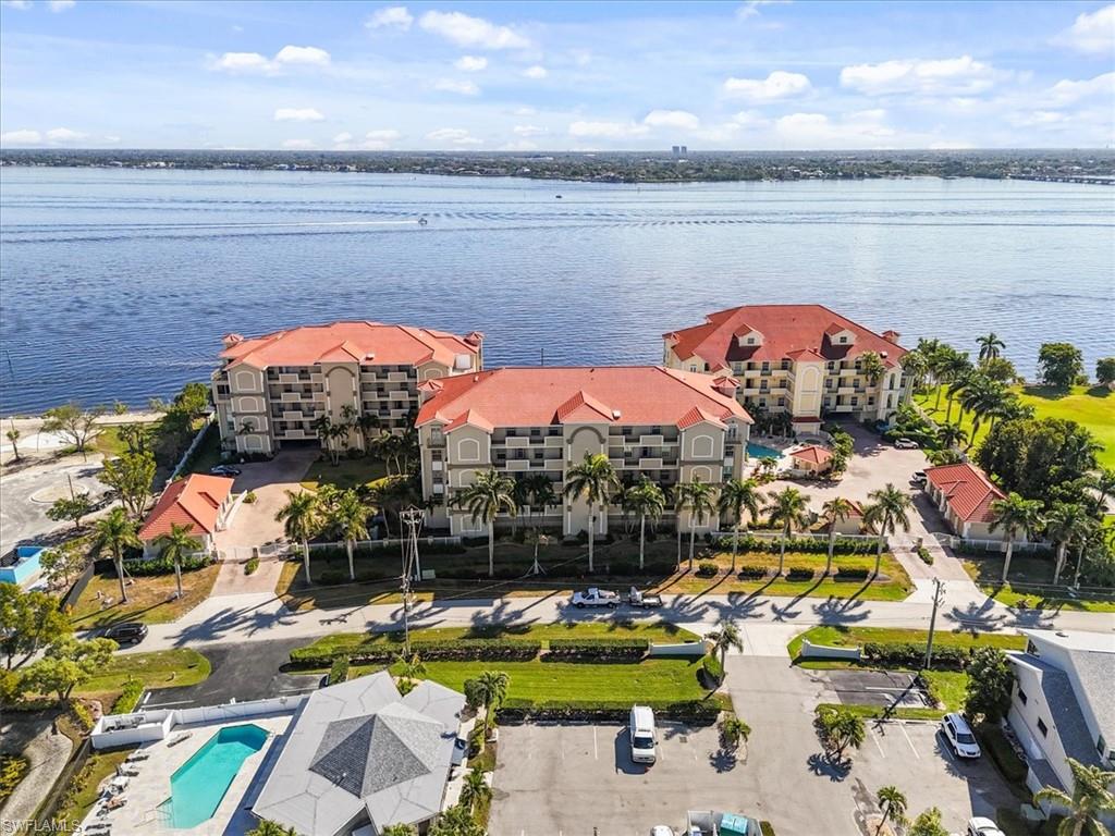 PARADISE POINT - Residential