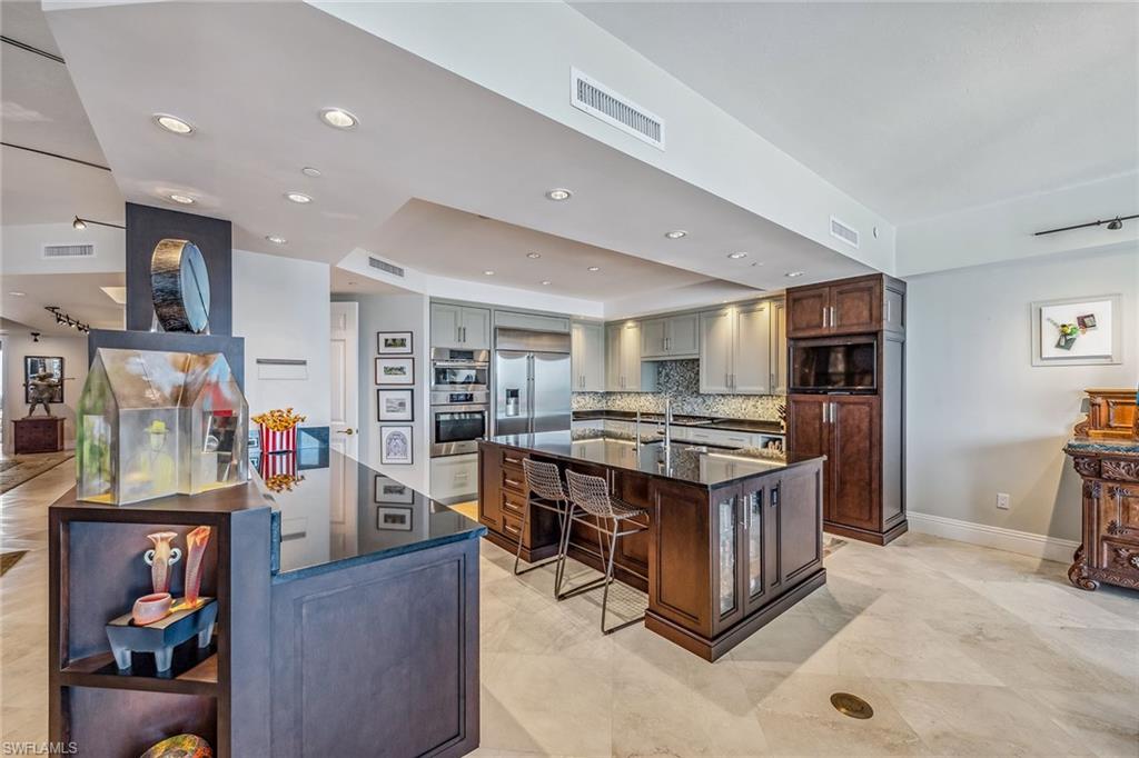 8787 Bay Colony DR PH 2004