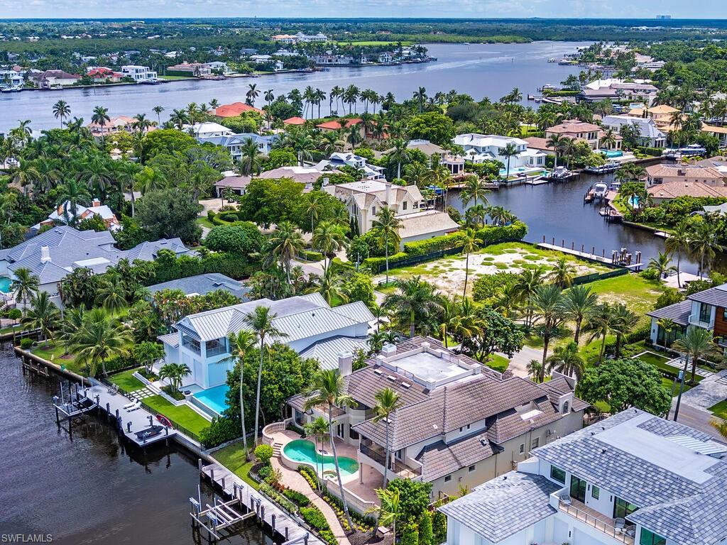 AQUALANE SHORES - Residential