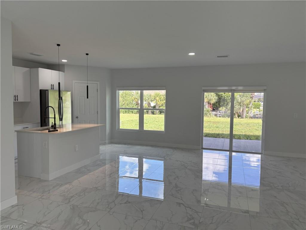 TWIN LAKE ESTATES - Residential