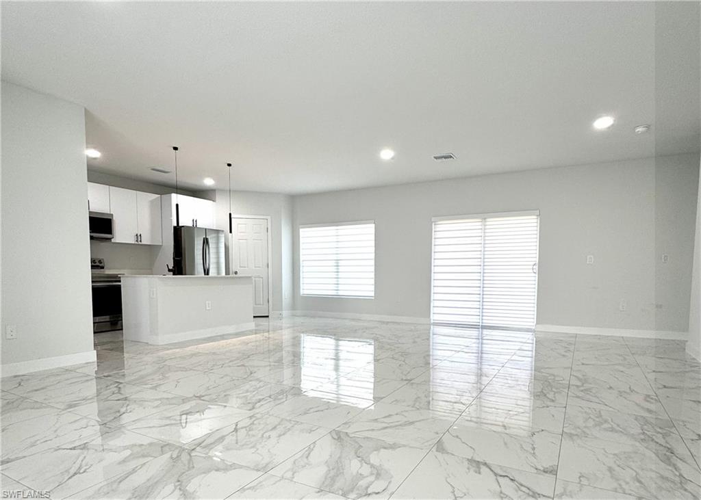 TWIN LAKE ESTATES - Residential