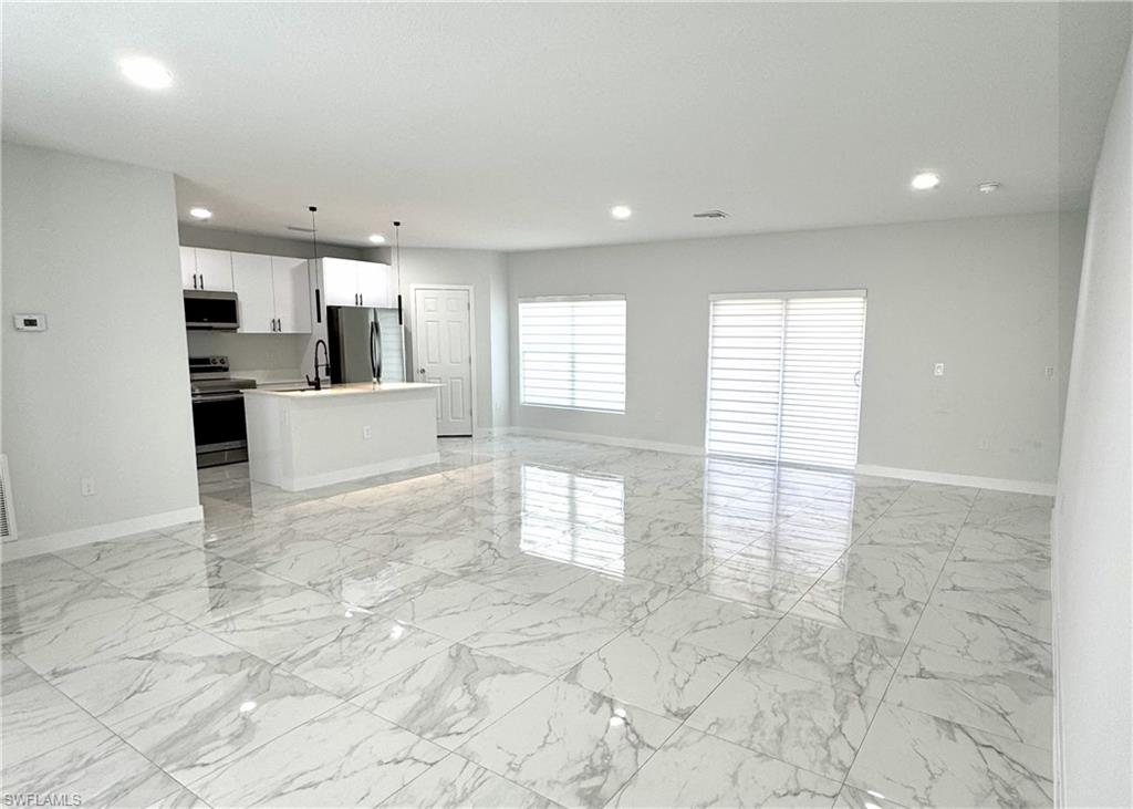 TWIN LAKE ESTATES - Residential