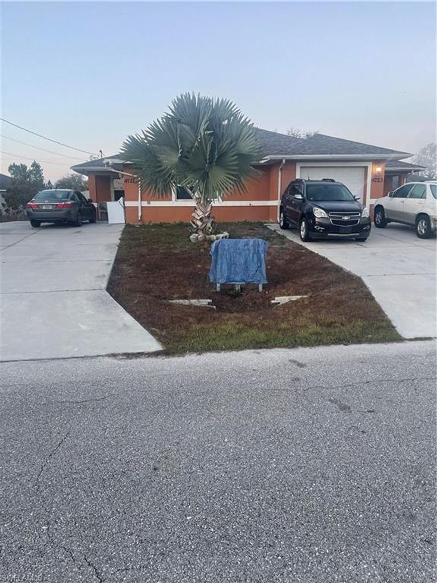Great duplex with 2bed + Den, 2bath, 1 car garage on each side, open lanai. Tile all though both units.The property is less then mile away from SR82, Gunnery RD which has greet access to major roads such as I-75