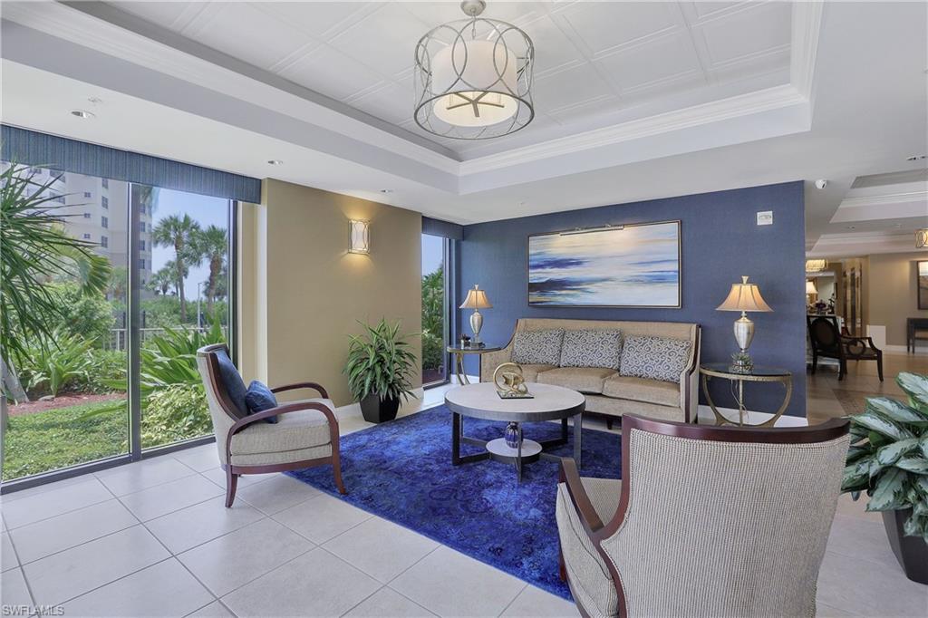 ROYAL SEAFARER - Residential