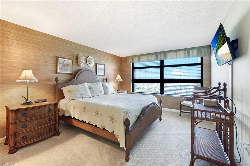 ROYAL SEAFARER - Residential