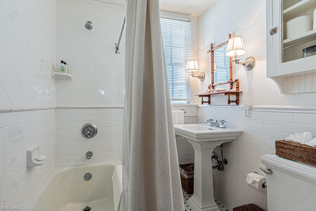 OLDE NAPLES - Residential Lease